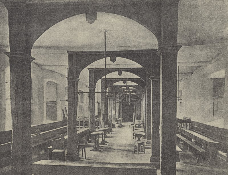 École Inférieure - English School