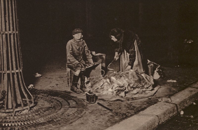 Paris : Chiffonniers ; Rag-pickers (b/w photo) - European Photographer