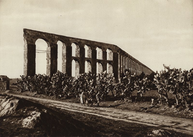 Aqueduc romain près de Bardo, Tunis - European Photographer