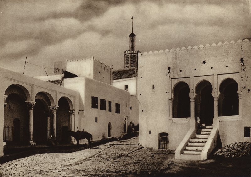 Tanger, Maison du Trésor et Tribunal (photo n/b) - European Photographer