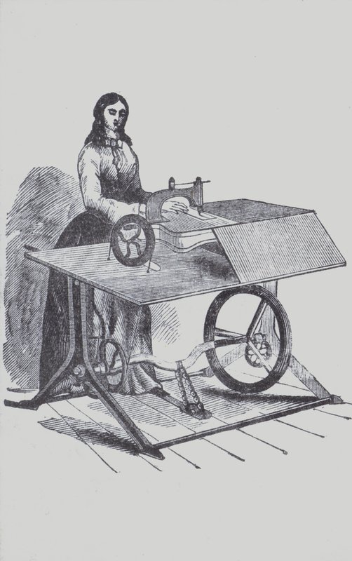 Femme utilisant une machine à coudre - European School