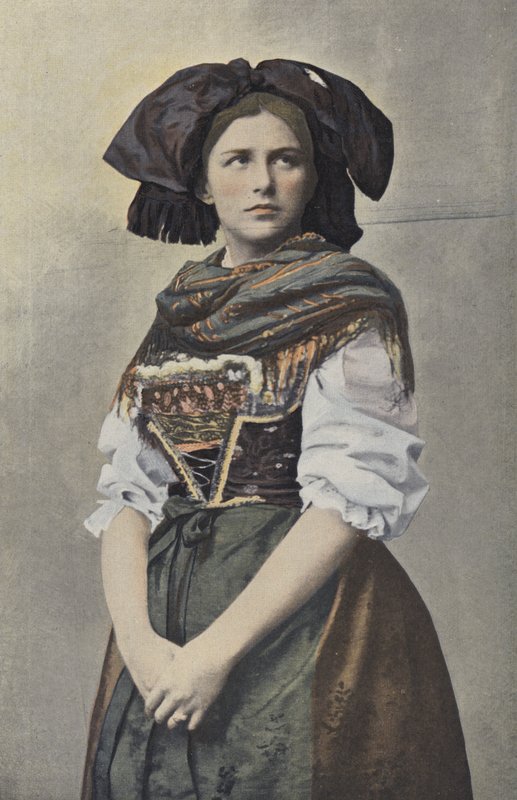 Alsacienne en costume - French Photographer