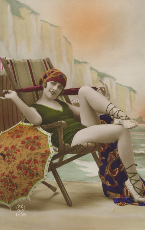 Fille dans une chaise longue - French Photographer