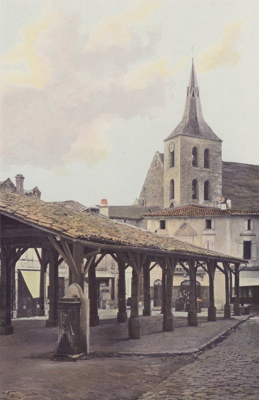 Guîtres, Ancienne Halle et clocher de l