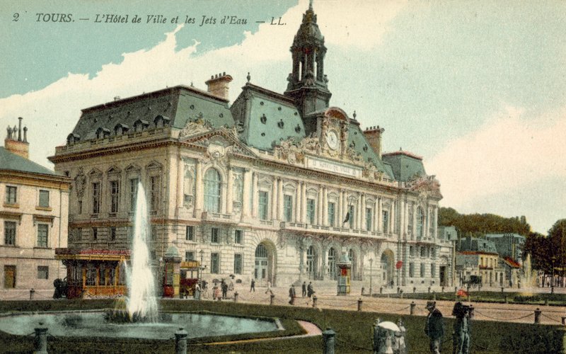 Tours, L