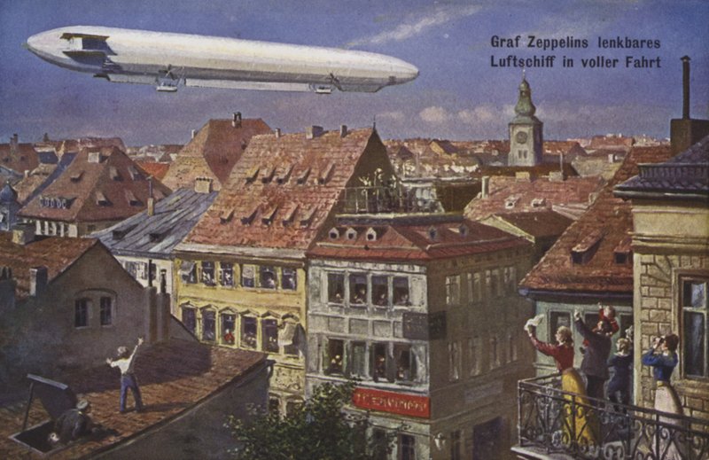 Dirigeable Zeppelin en vol - German School