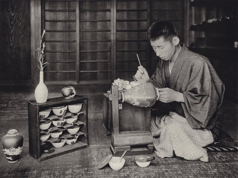 Japon dans les années 1920 : Peinture de porcelaine - Herbert Ponting