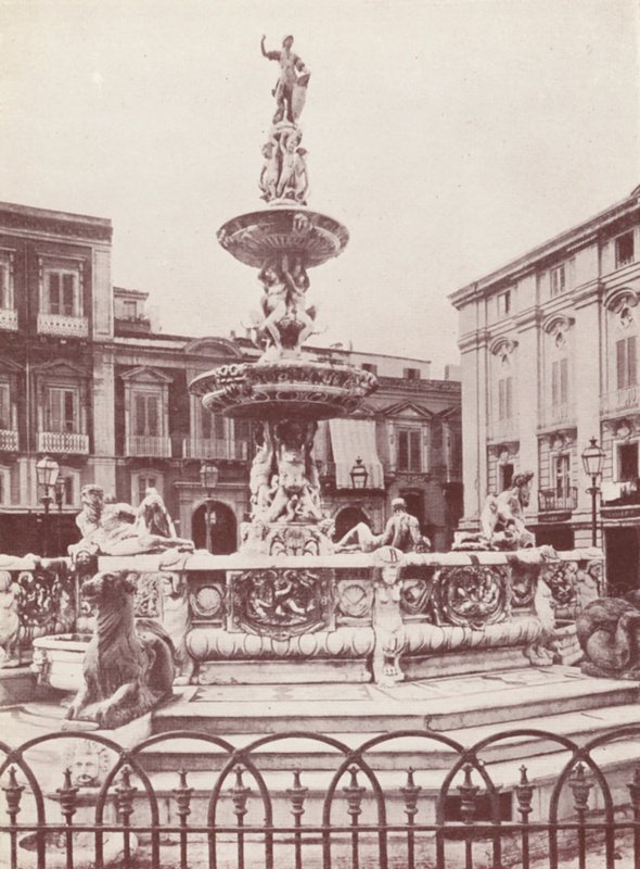 Sicile : Fontaine à Messine (photo n/b) - Italian Photographer