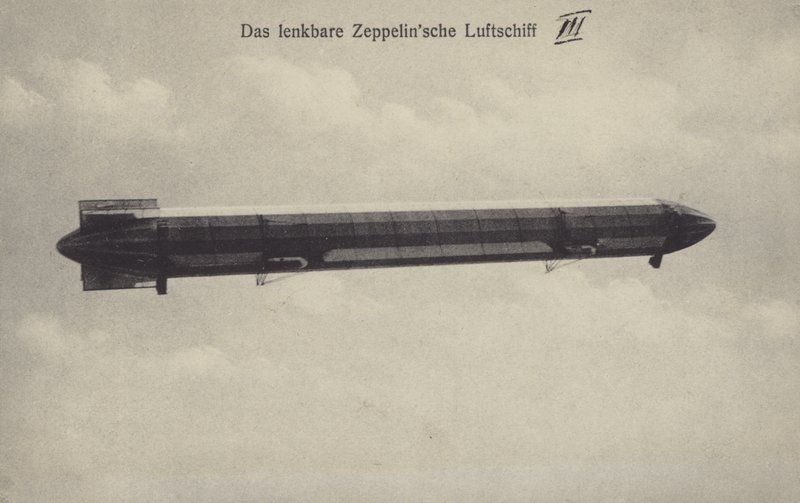 Zeppelin LZ III en vol - Photographer German