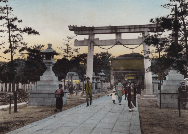 Japon, vers 1912 : Sanctuaire Nanko, Kobe (photo) - Photographer Japanese