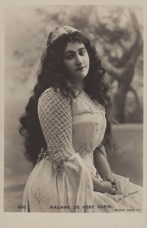 Clémentine de Vere Sapio, soprano franco-américaine - Reutlinger Studio